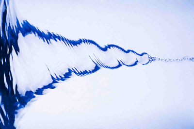 >multipler Vortex optimeirt und verbessert Trinkwasser.Die Wassermolekuele ordnen sich neu an>uel