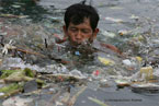 <Agua enbotellada contamina el medio ambiente y el mar>